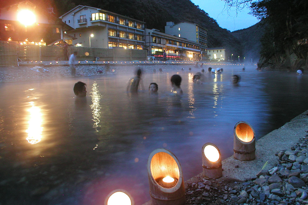 Sennin-buro bath in Kawayu Onsen