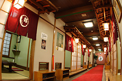 銀ちろ 本店 店内