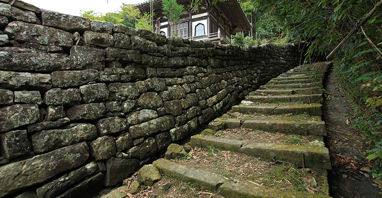 富田坂　草堂寺側の入り口