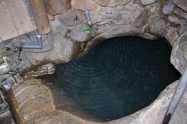 湯の峰温泉 つぼ湯（湯船）