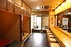 割烹 やすだ 店内